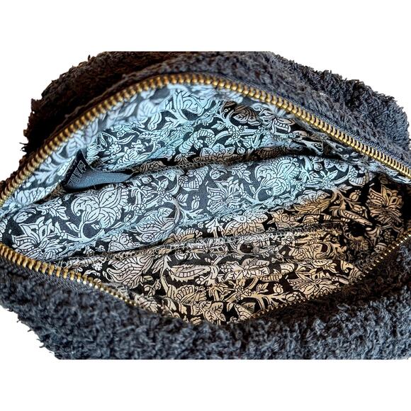 Haomy Black Small Fuzzy Erode Pouch - Picture 3 of 6